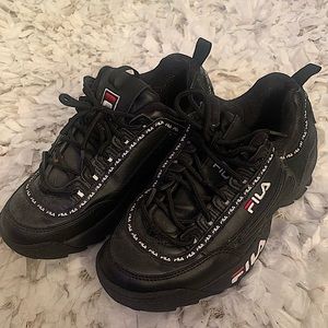 Black fila shoes 🖤